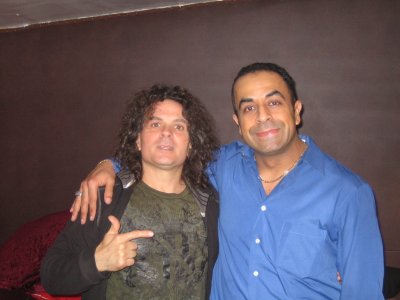 Vinnie Moore (left)